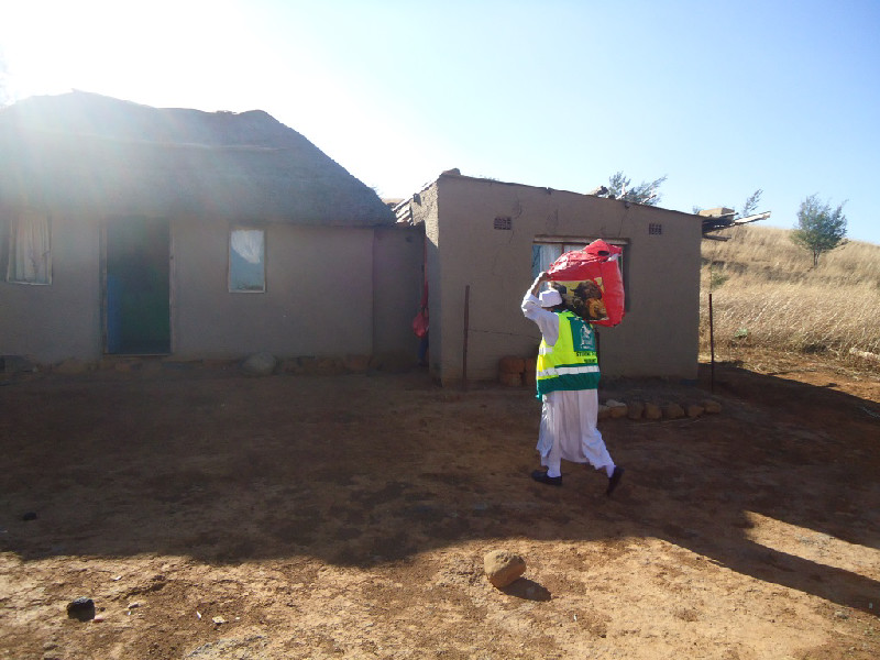 Al-Imdaad in partnership with OSS (Operation Sukuma Sakhe) and department of Social Development distributed blankets, mattresses and cutlery to an impoverished family in the Brakfal area of rural Ladysmith.