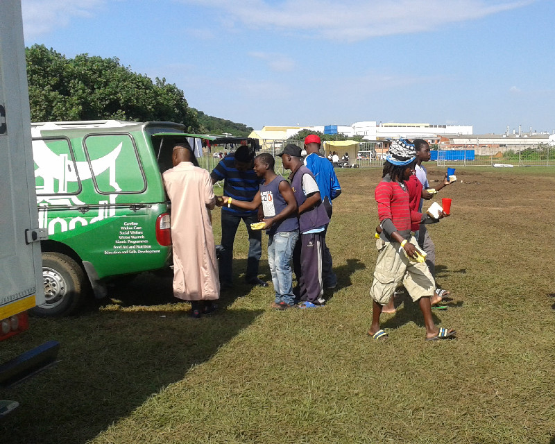 Al-Imdaad Foundation  team members hand out breakfast sandwiches and tea to victims of Xenophobic attacks in Chatsworth