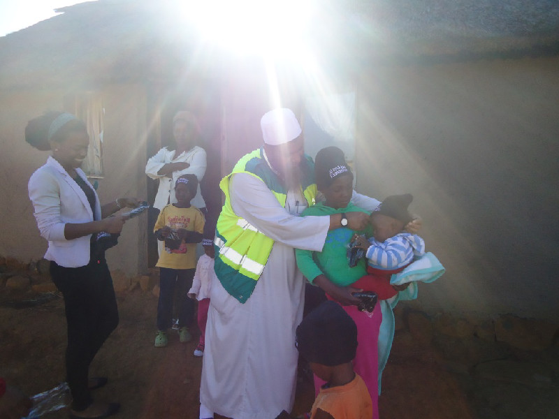 Al-Imdaad in partnership with OSS (Operation Sukuma Sakhe) and department of Social Development distributed blankets, mattresses and cutlery to an impoverished family in the Brakfal area of rural Ladysmith.