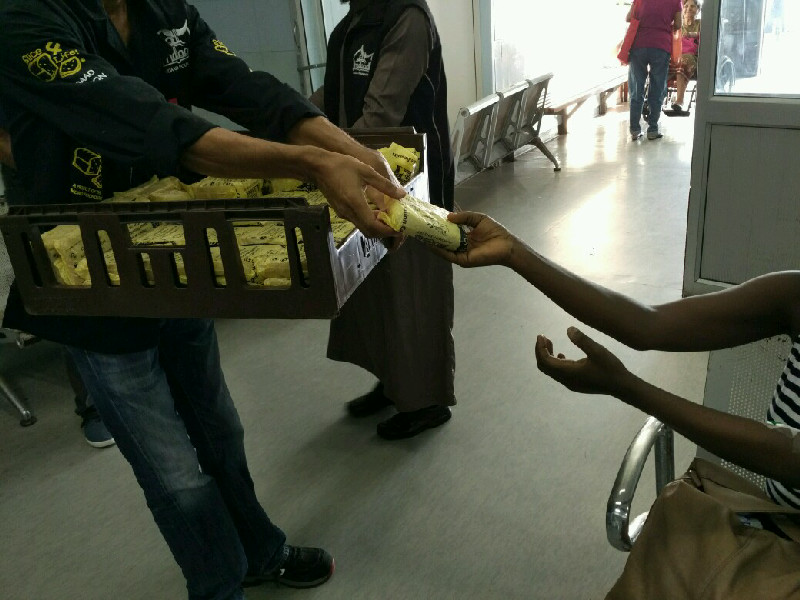 Al-Imdaad Foundation’s Slice4Life teams on one of their daily sandwich distributions at Addington Hospital in Durban