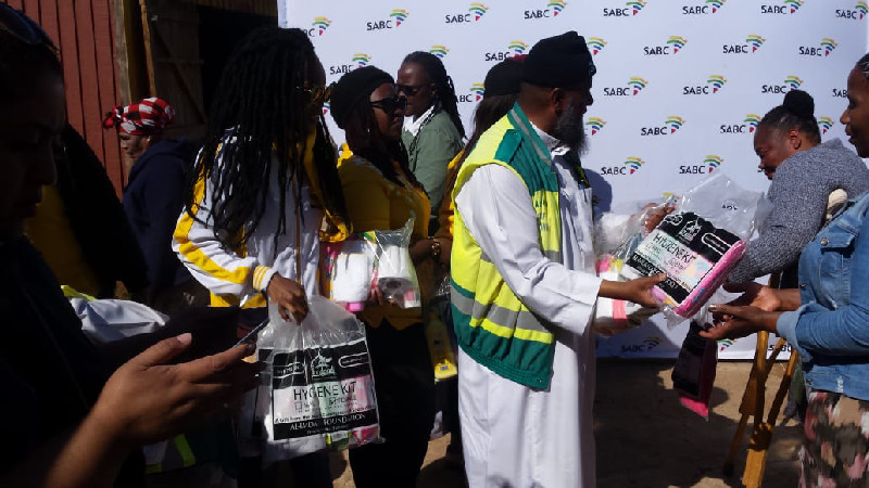 The foundation distributed the hygiene packs to learners at the school as well as to female helpers