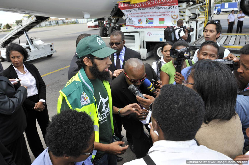 The Al-Imdaad Foundation relief team, accompanied by the Deputy Minister Mr Fransman landed at the Antananarivo Military Base where we were received by the Government of Madagascar and the army.